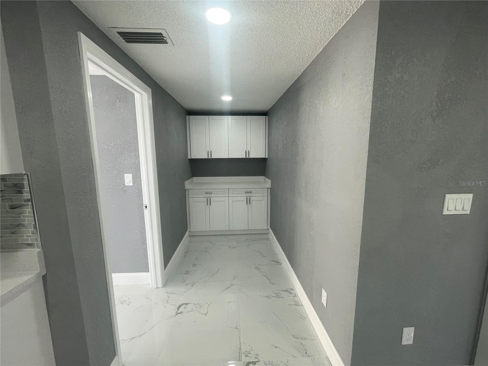 Image 20 of 39 For 8621 Robilina Road