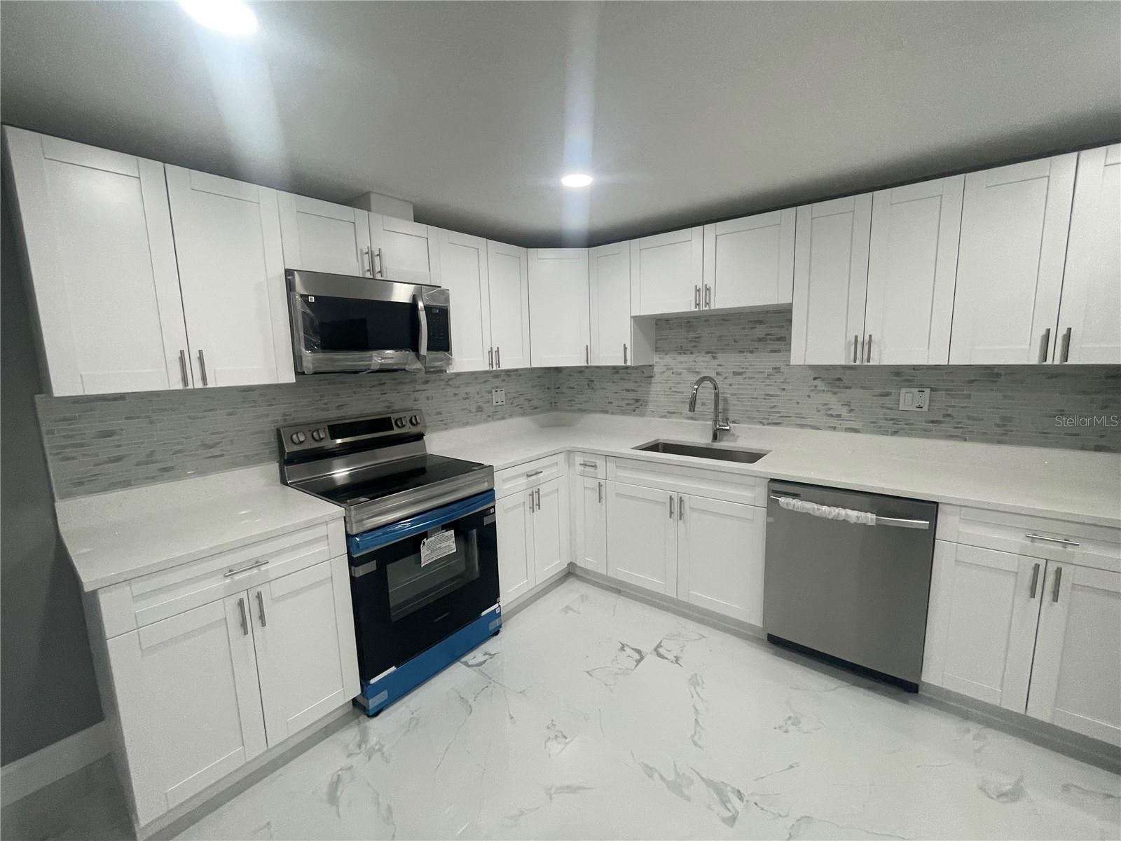 Image 28 of 39 For 8621 Robilina Road