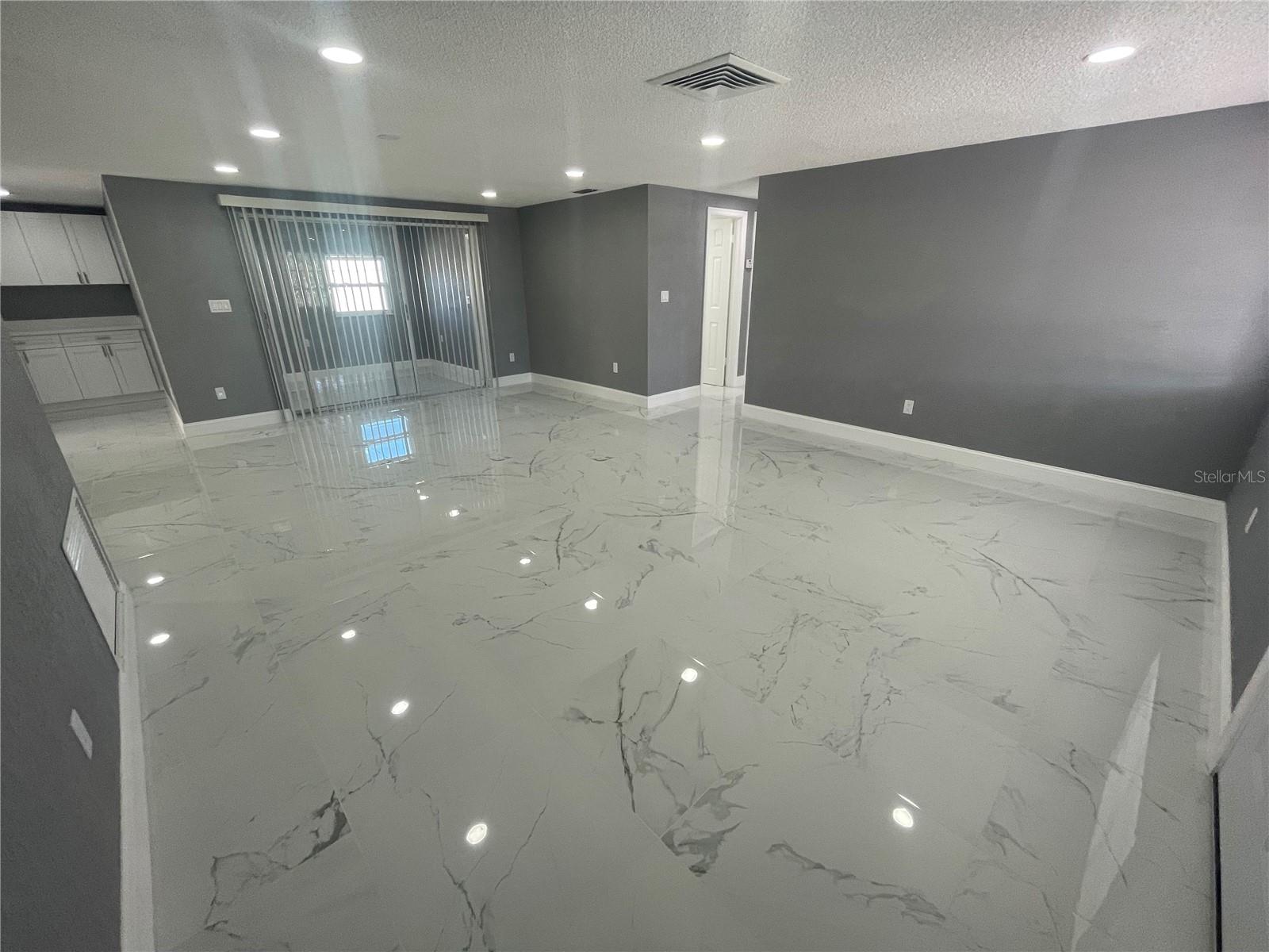 Image 6 of 39 For 8621 Robilina Road