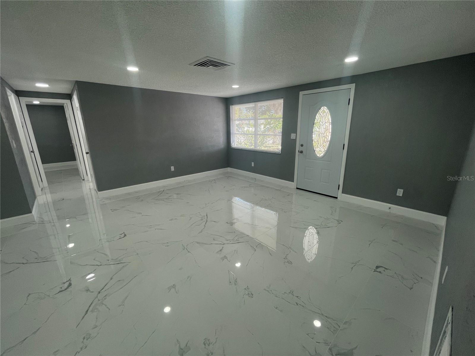 Image 7 of 39 For 8621 Robilina Road