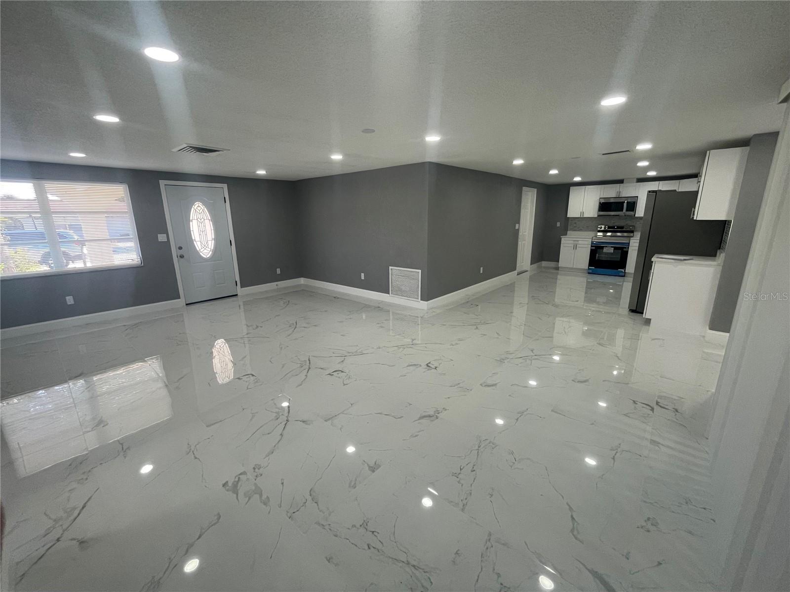 Image 8 of 39 For 8621 Robilina Road