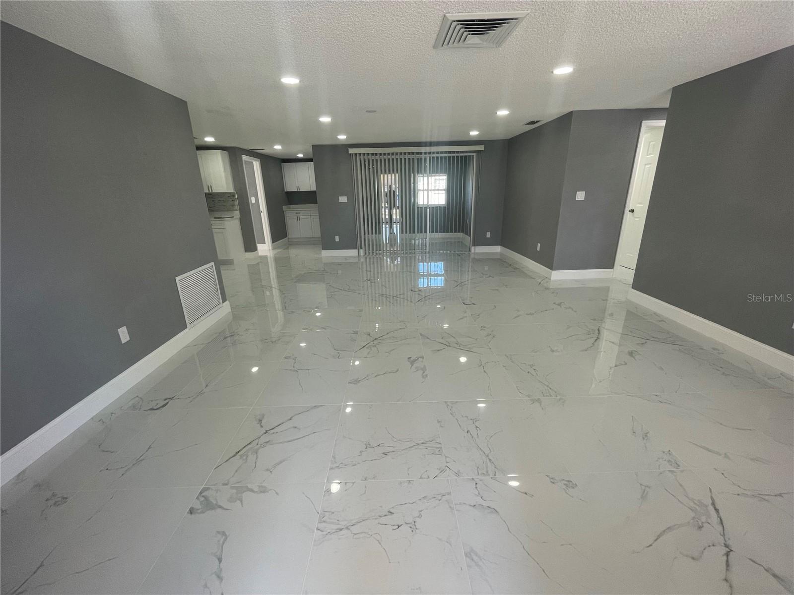 Image 9 of 39 For 8621 Robilina Road