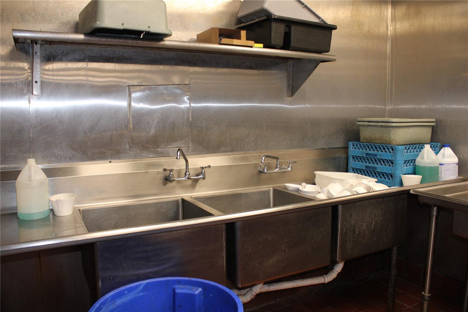 Image 14 of 23 For Commercial Way