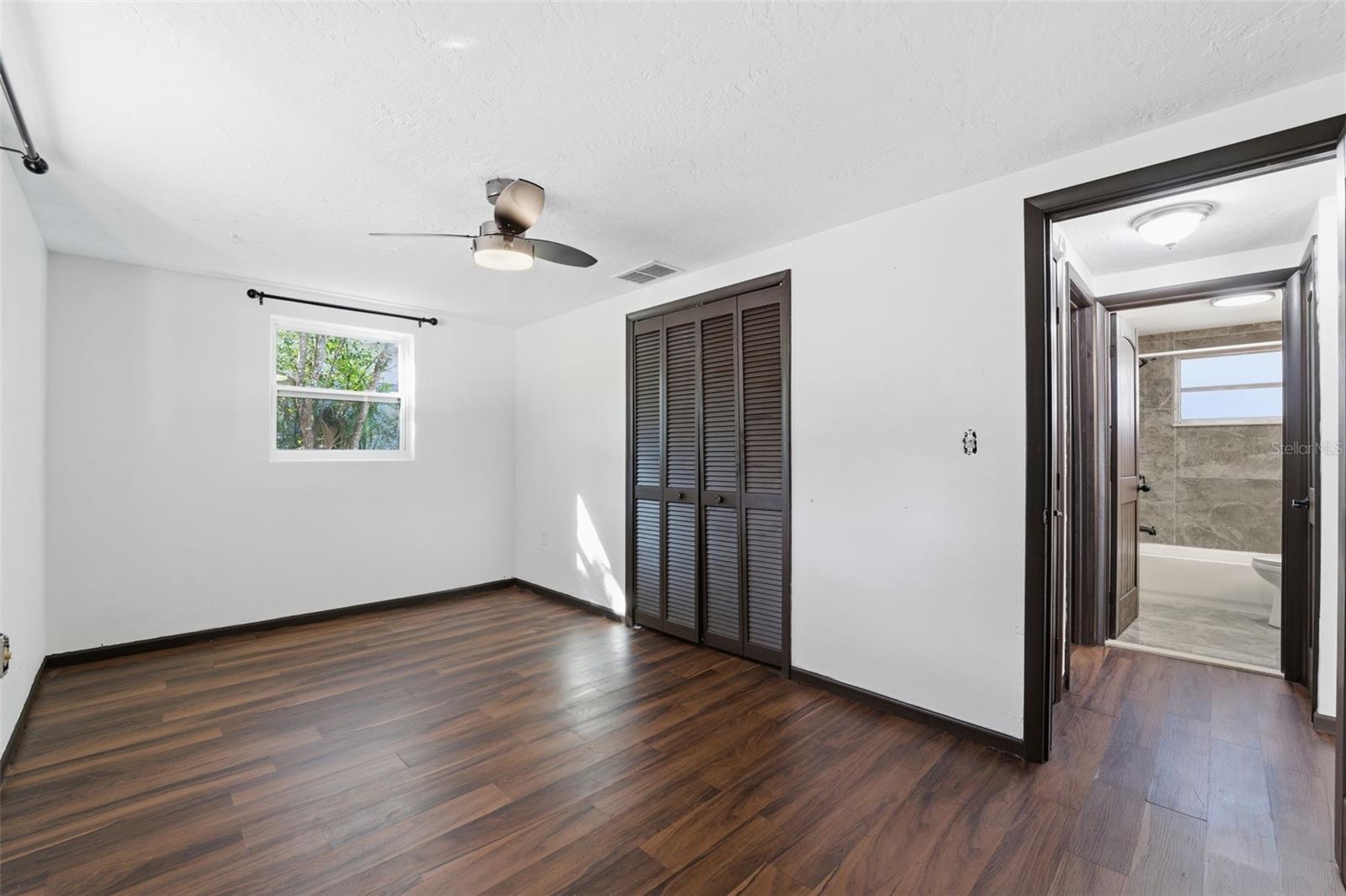 Image 17 of 39 For 62 Tyler Street