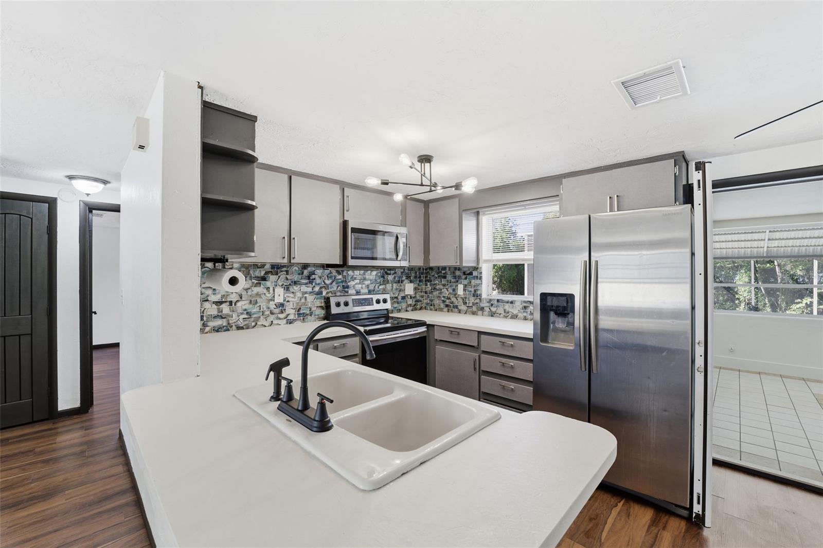 Image 6 of 39 For 62 Tyler Street