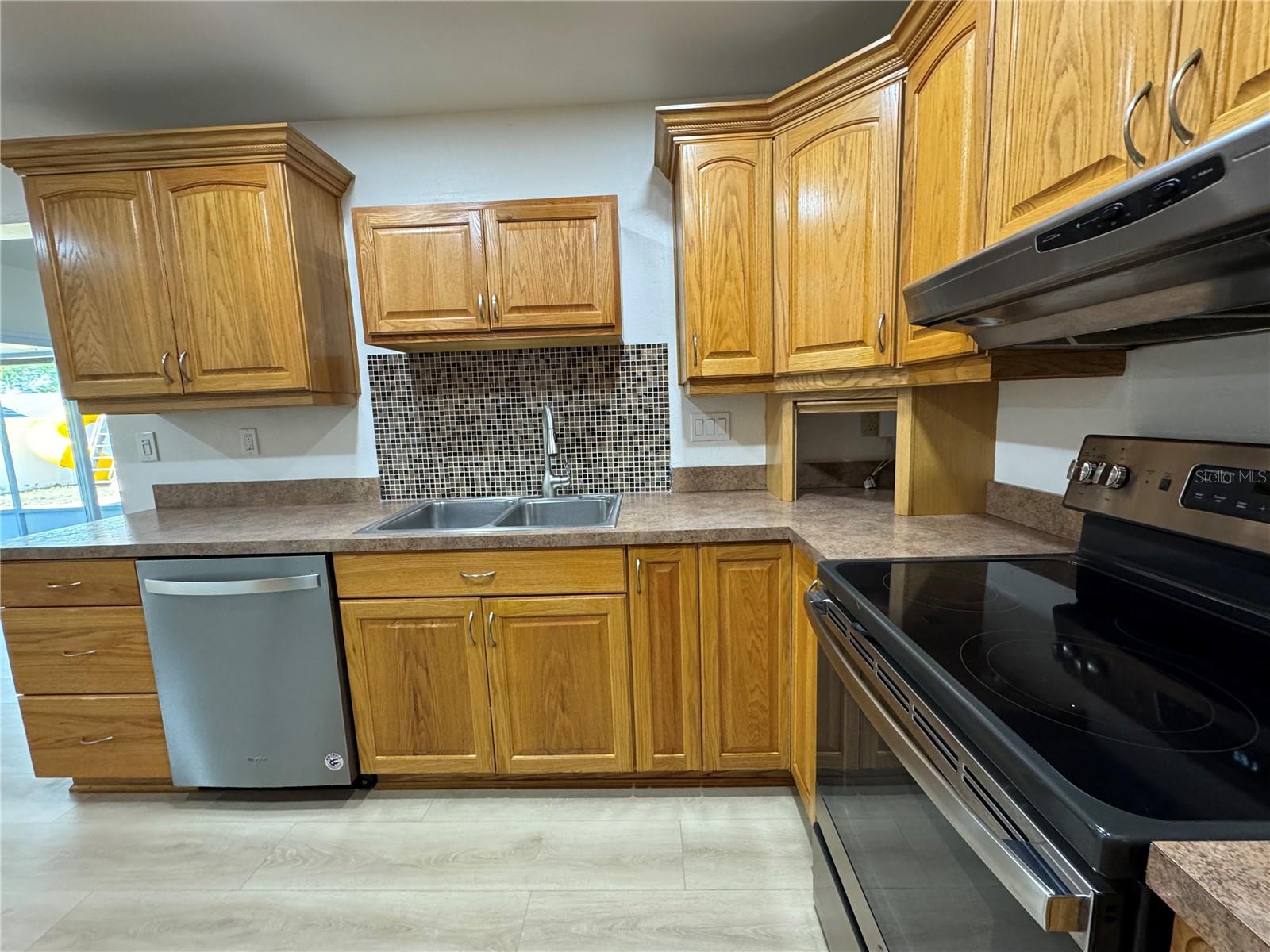 Image 4 of 22 For 6445 109th Avenue N