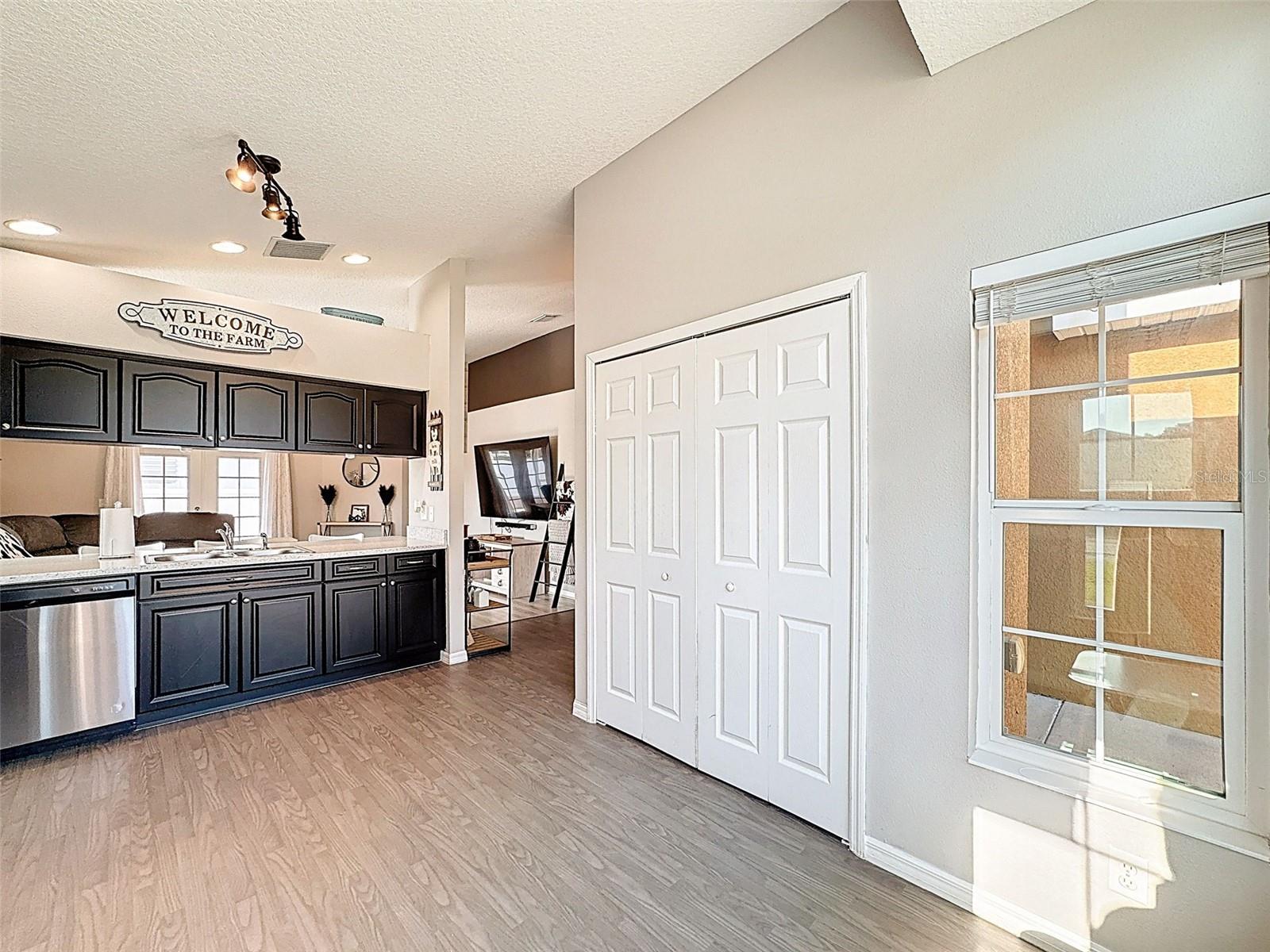 Image 10 of 61 For 5917 High Street