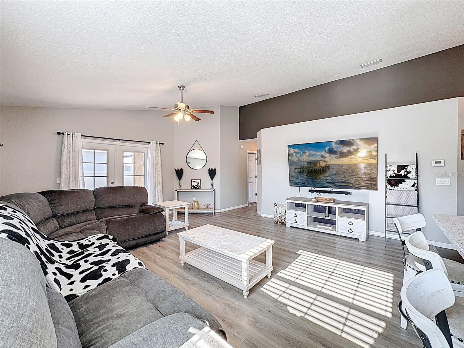 Image 11 of 61 For 5917 High Street