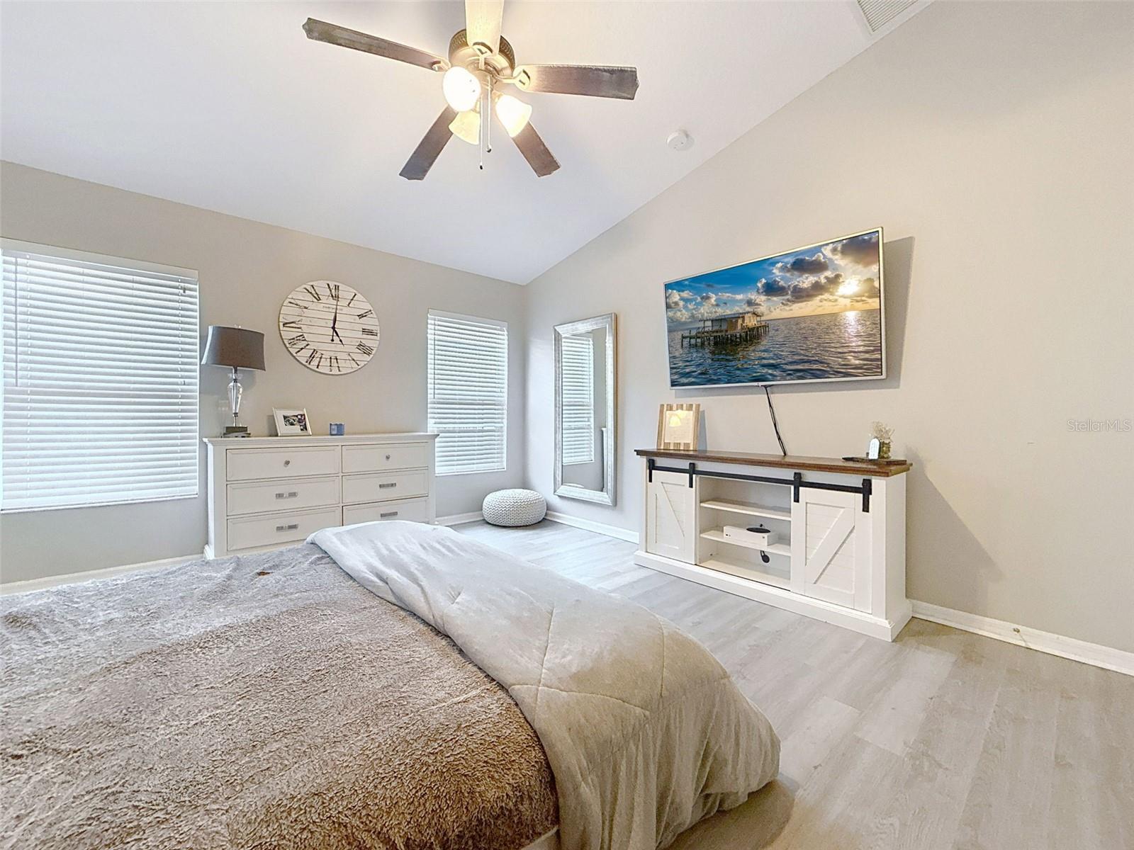 Image 17 of 61 For 5917 High Street