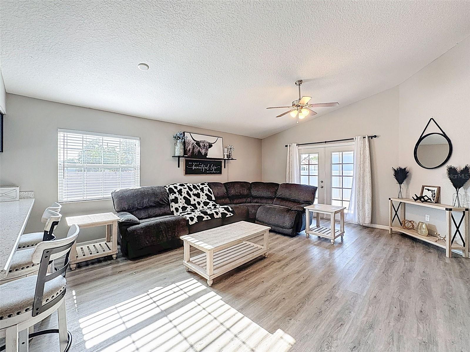 Image 4 of 61 For 5917 High Street