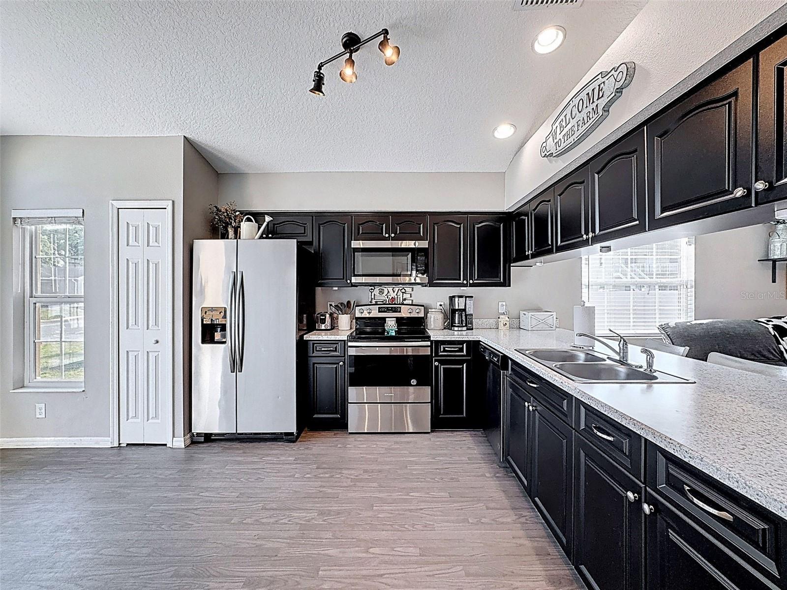 Image 5 of 61 For 5917 High Street