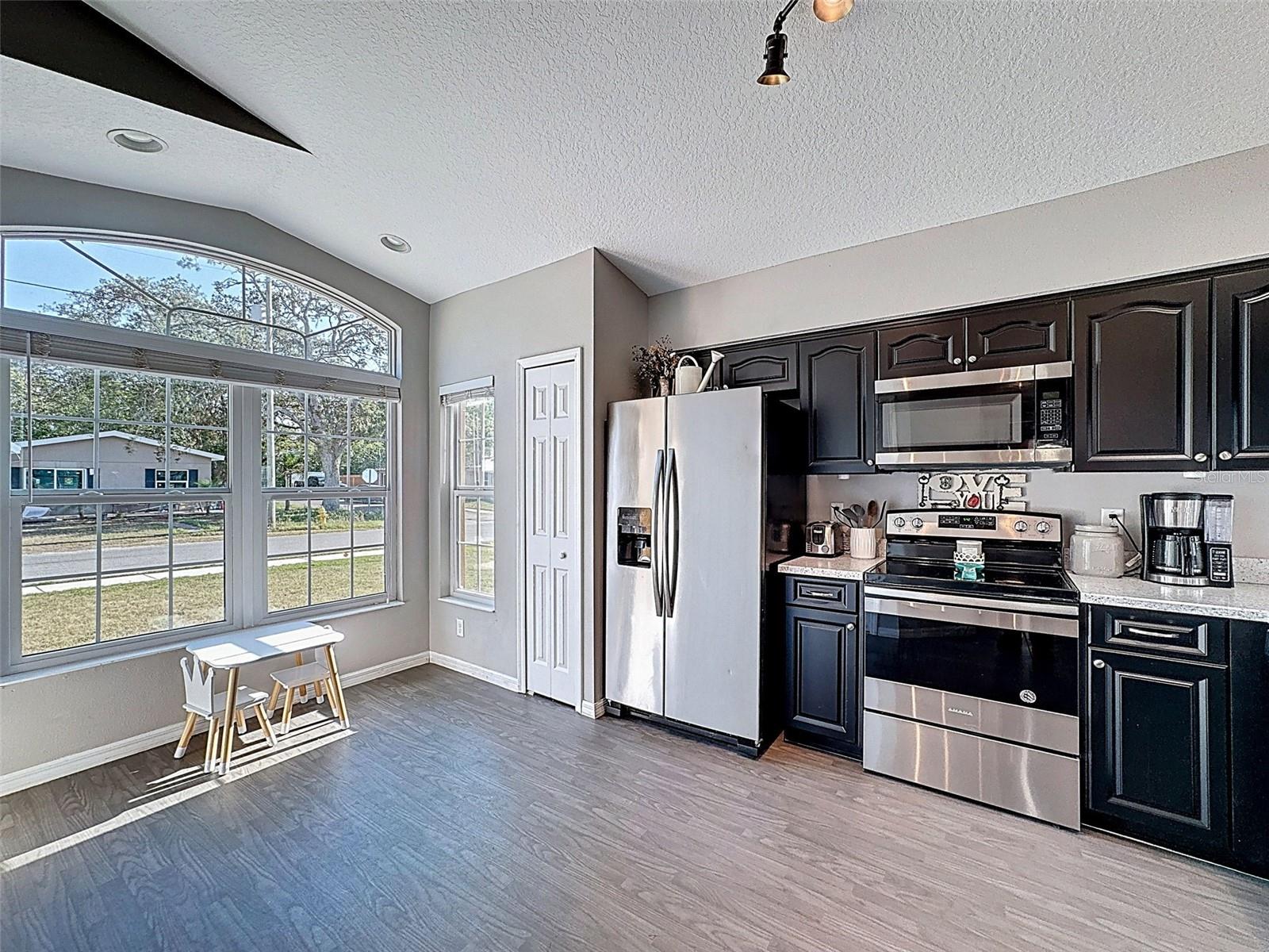 Image 6 of 61 For 5917 High Street