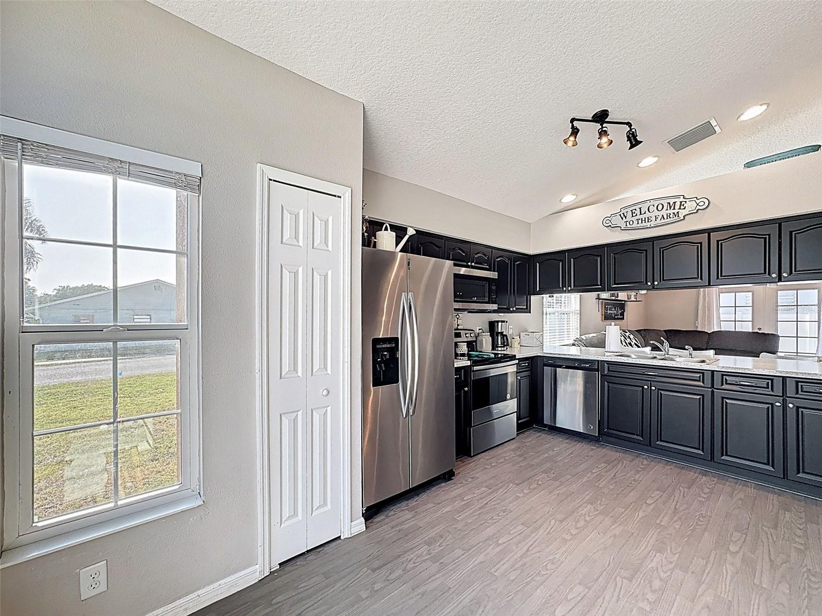 Image 8 of 61 For 5917 High Street