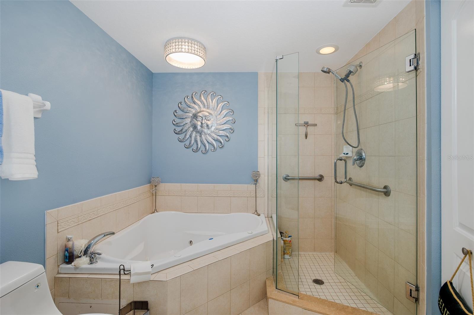 Image 15 of 45 For 4516 Seagull Drive 615