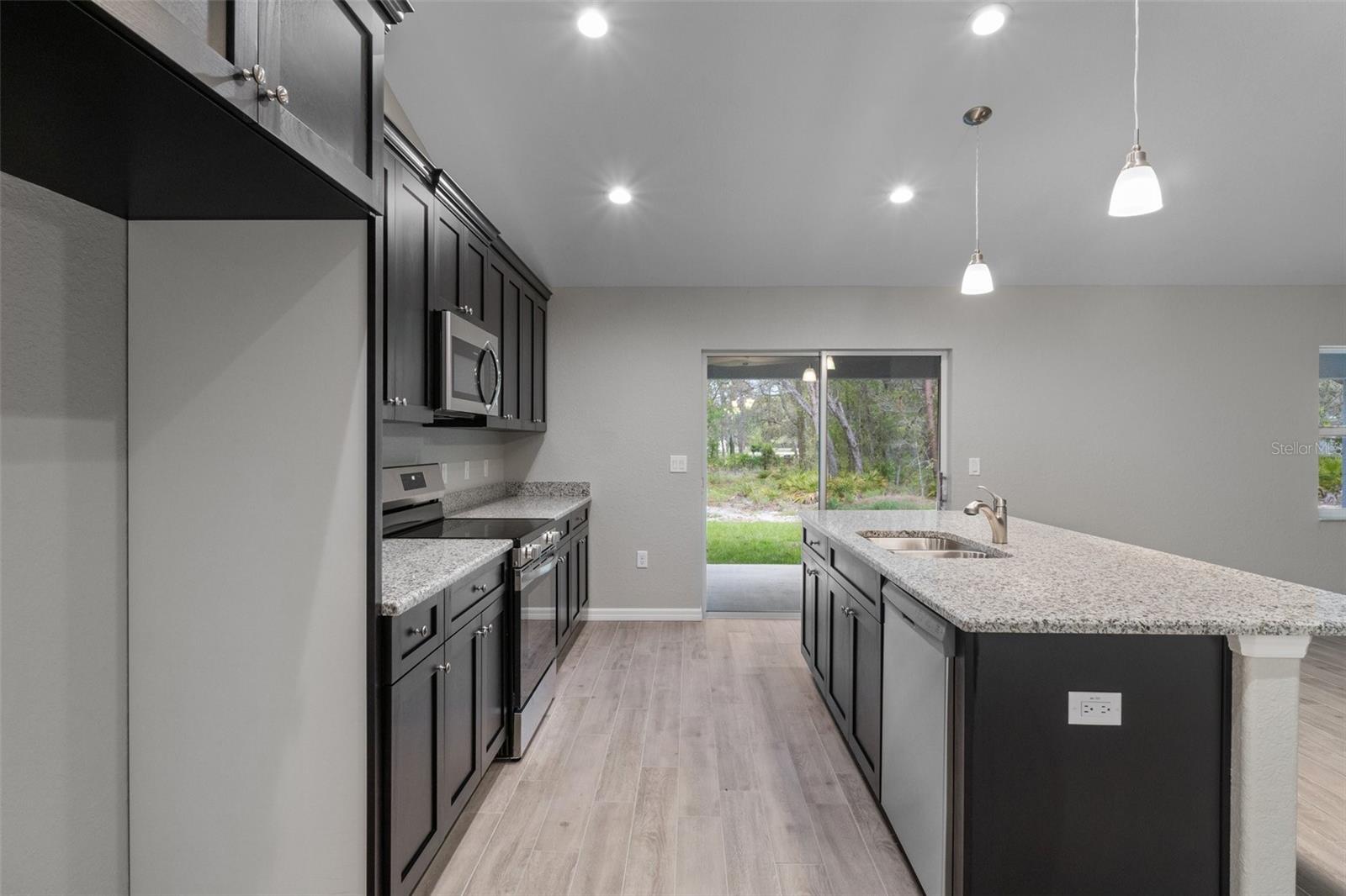 Image 17 of 46 For 4 Palm Grass Court