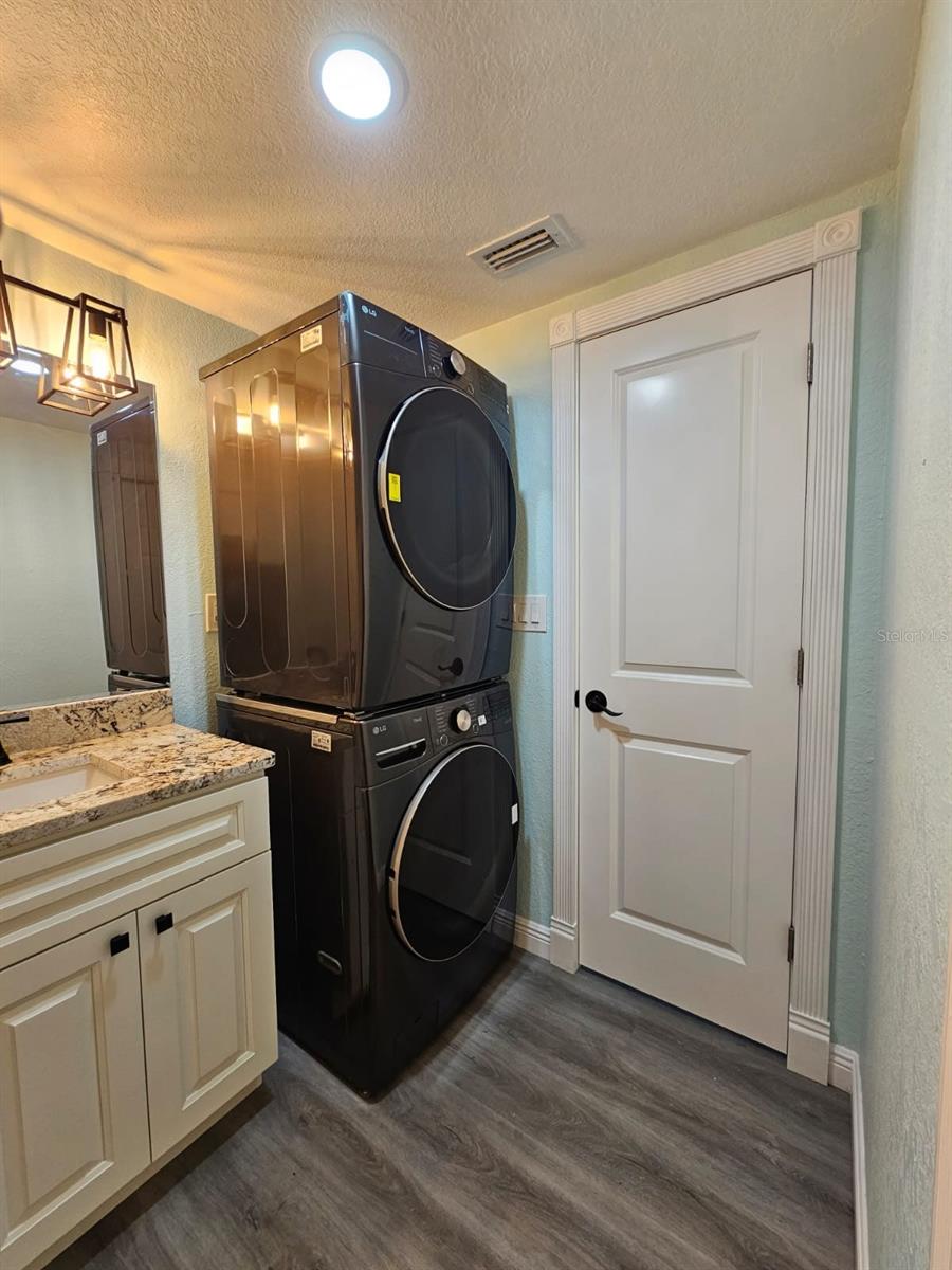 Image 17 of 26 For 7619 Hatteras Drive