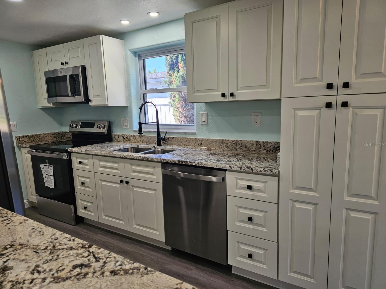 Image 21 of 26 For 7619 Hatteras Drive