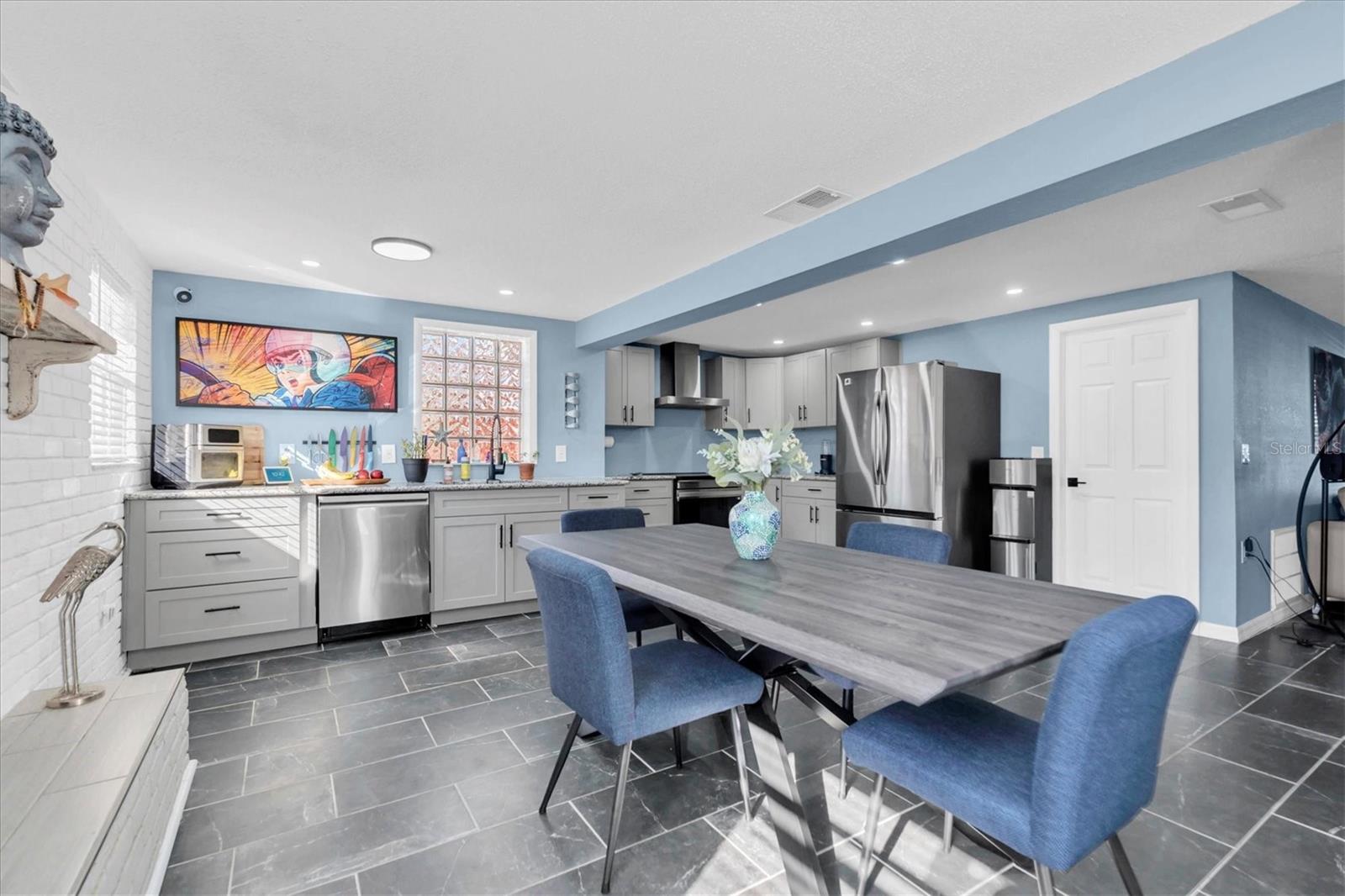 Listing photo id 9 for 7312 Mako Drive