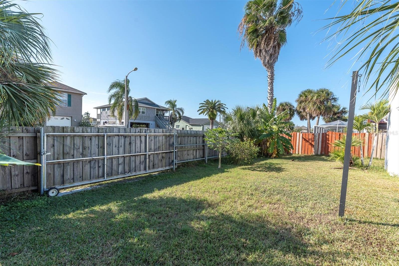 Listing photo id 26 for 7312 Mako Drive