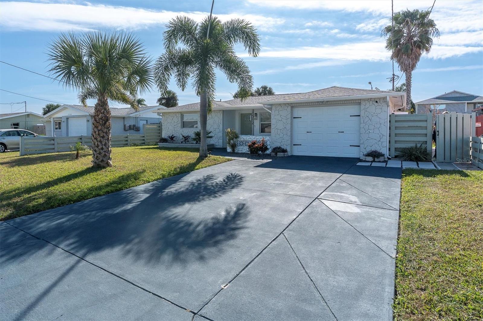 Listing photo id 29 for 7312 Mako Drive