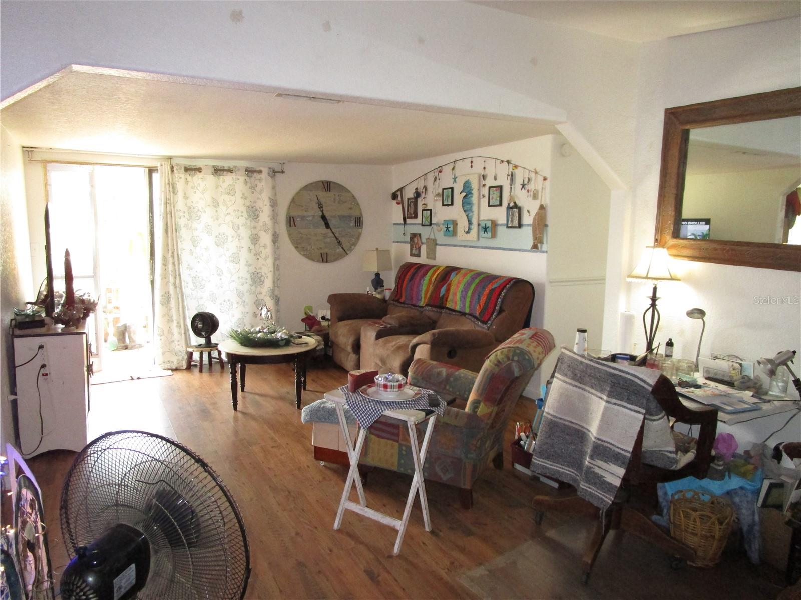 Image 11 of 62 For 17609 Bathurst Avenue