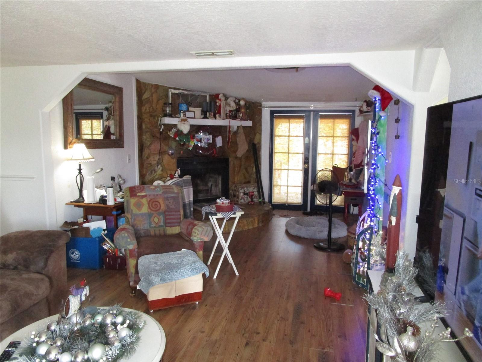 Image 13 of 62 For 17609 Bathurst Avenue