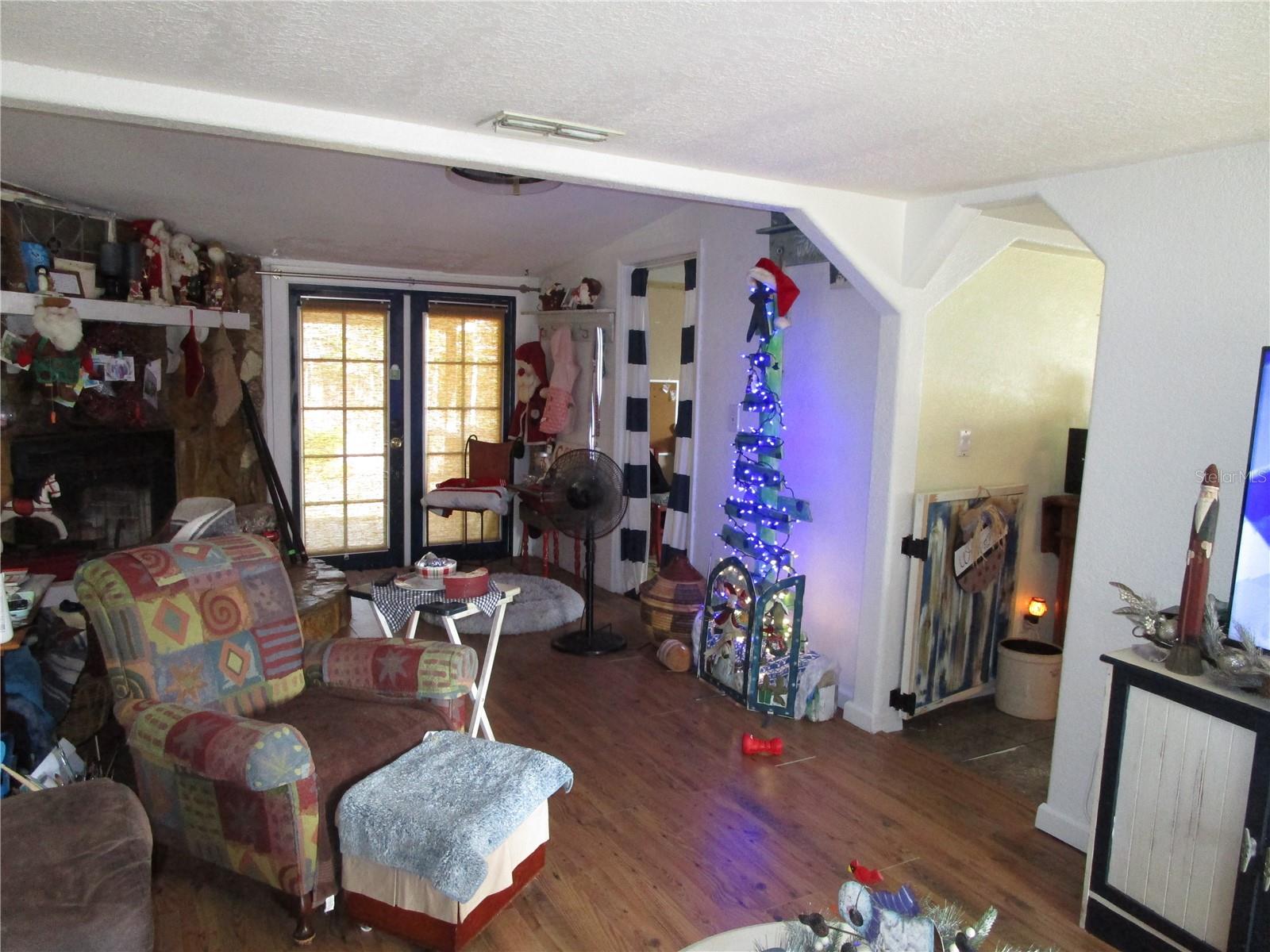 Image 14 of 62 For 17609 Bathurst Avenue