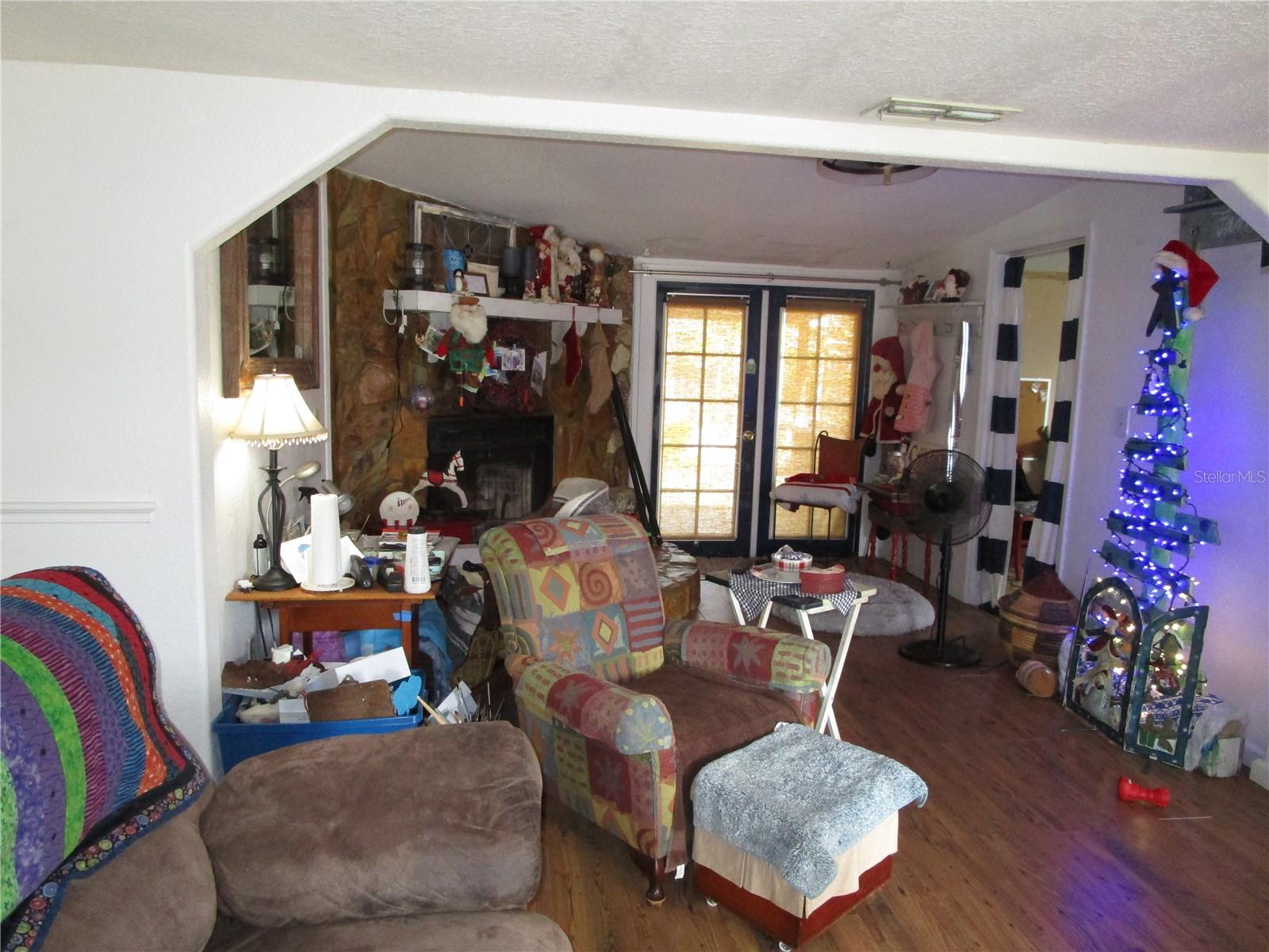 Image 15 of 62 For 17609 Bathurst Avenue