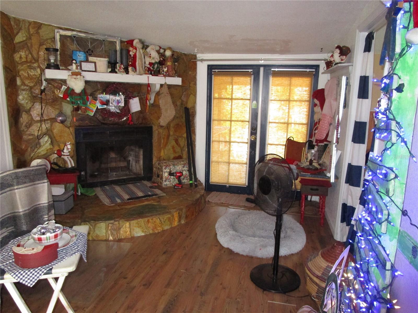 Image 16 of 62 For 17609 Bathurst Avenue