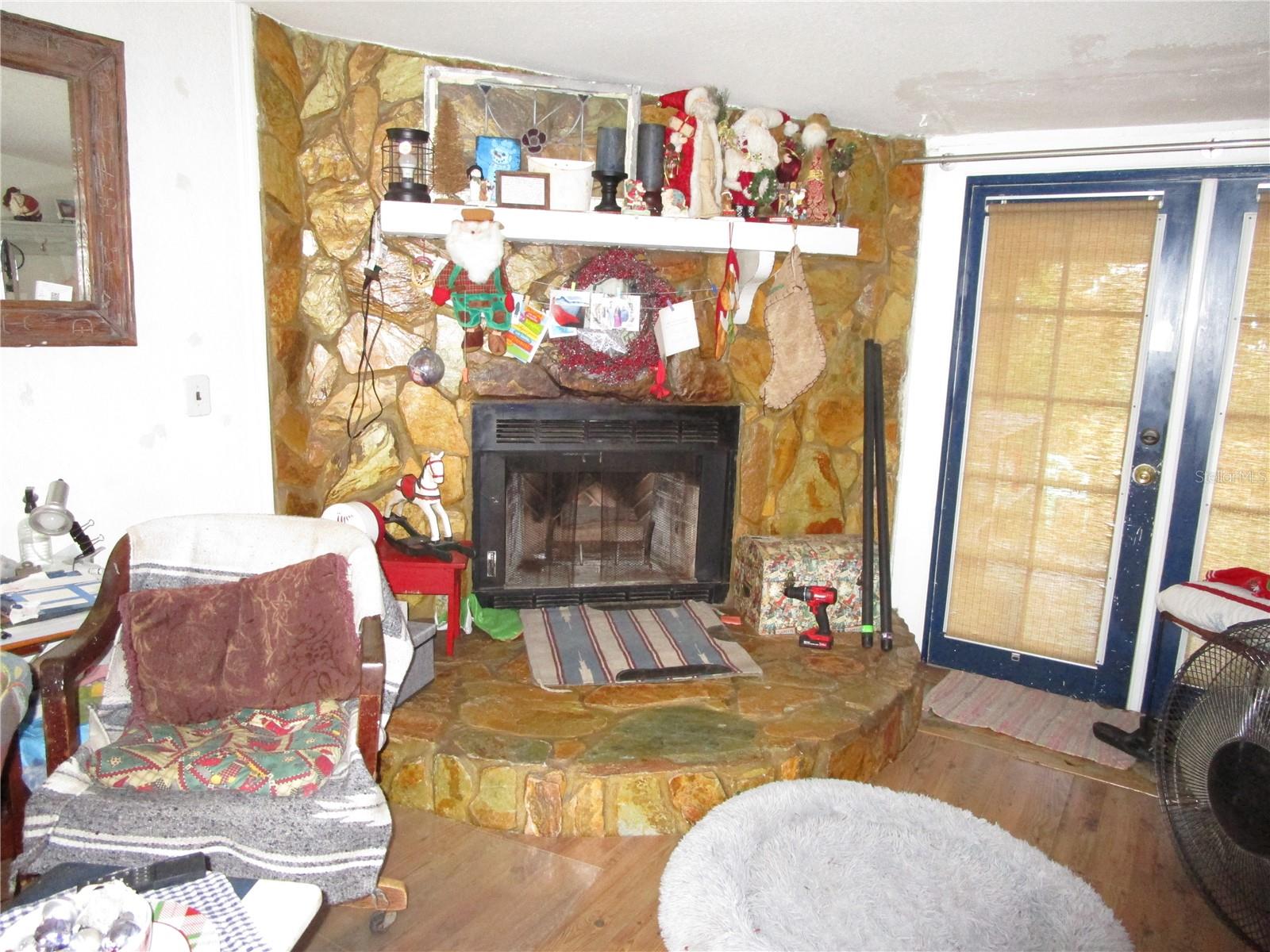 Image 17 of 62 For 17609 Bathurst Avenue