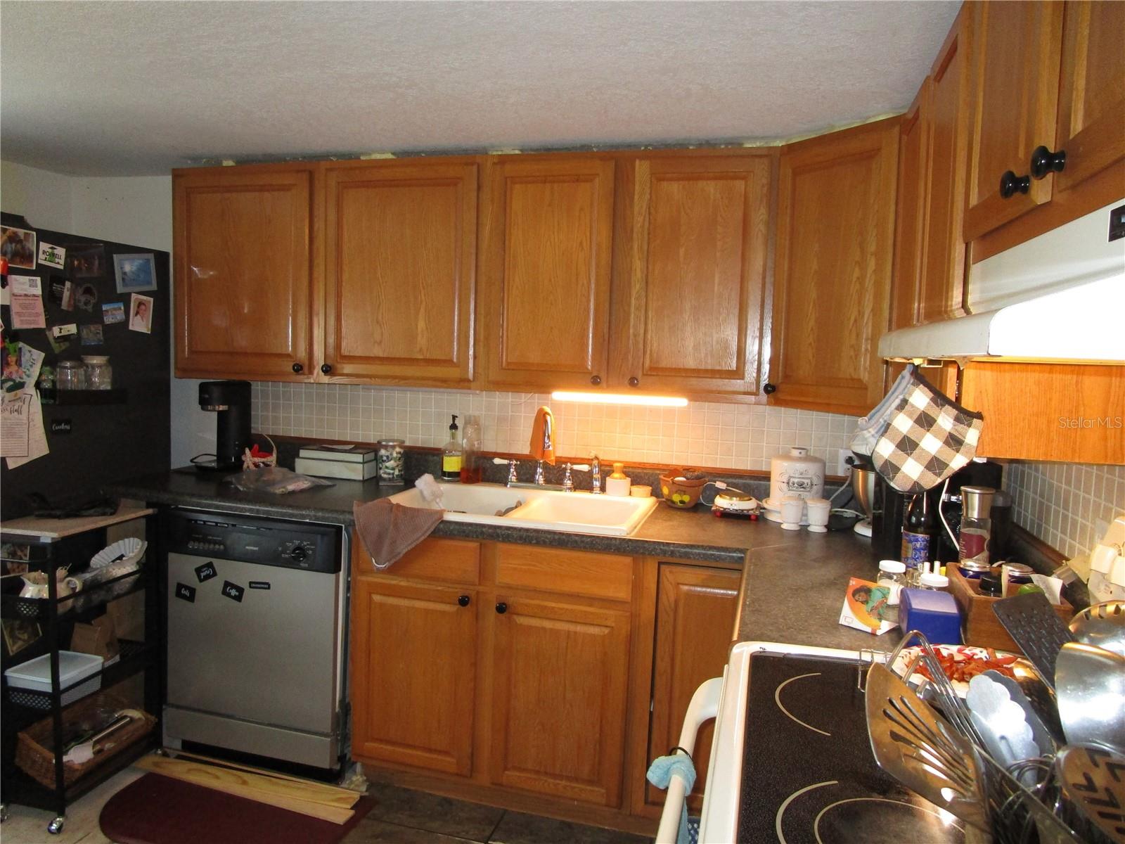 Image 2 of 62 For 17609 Bathurst Avenue