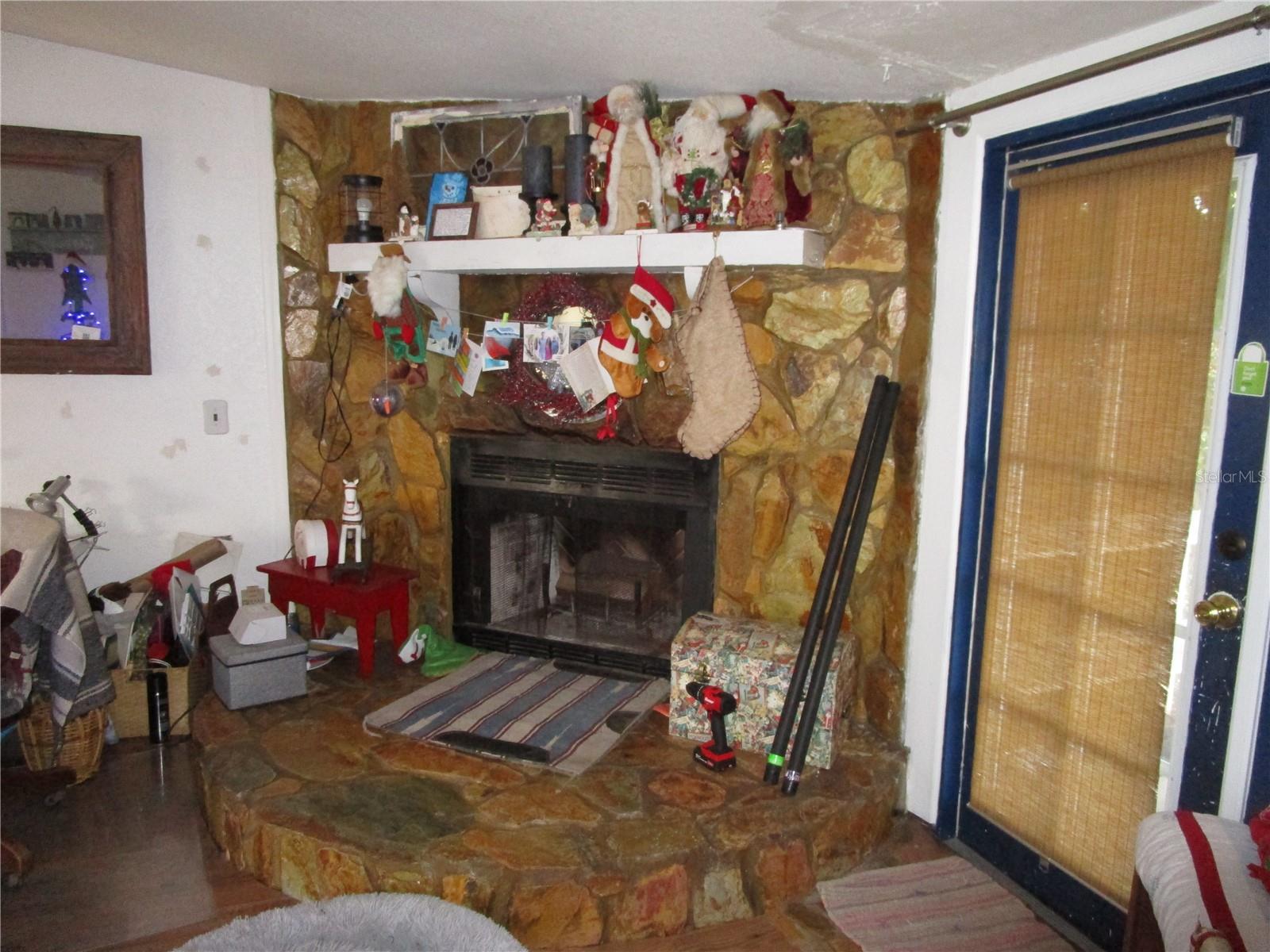 Image 20 of 62 For 17609 Bathurst Avenue