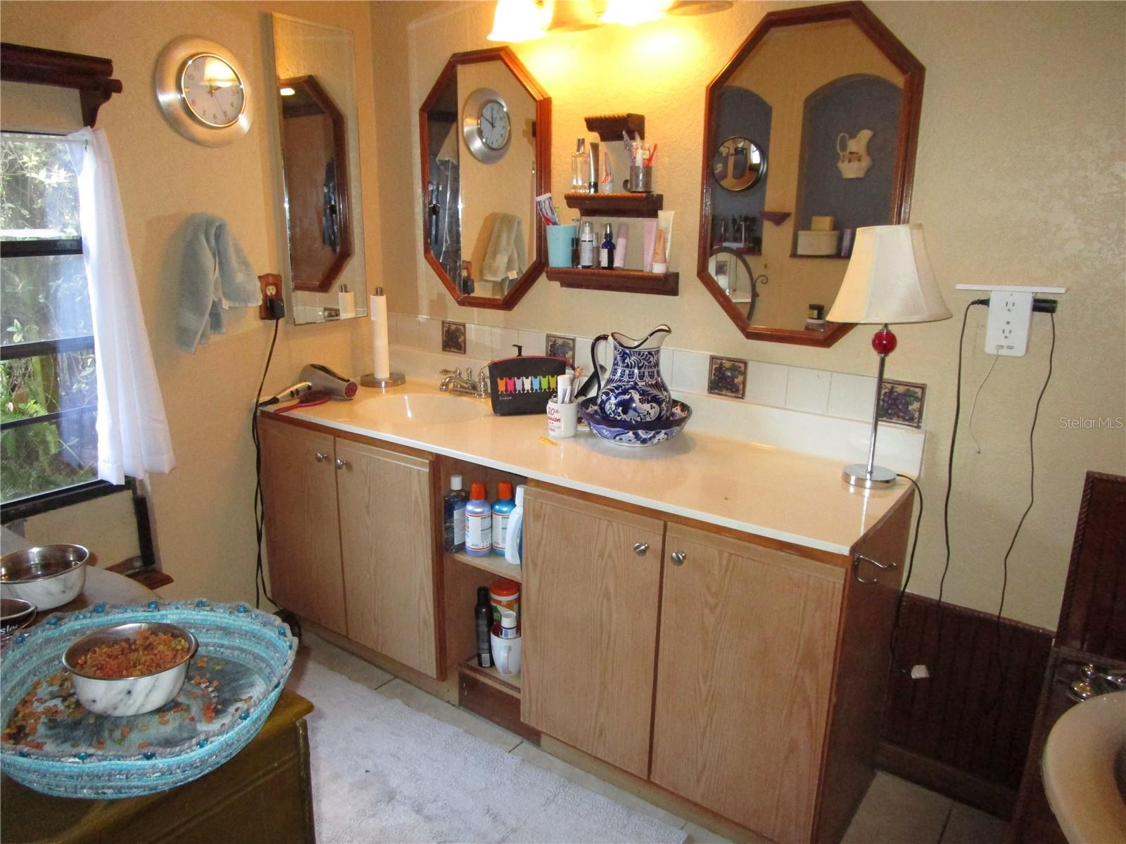 Image 27 of 62 For 17609 Bathurst Avenue