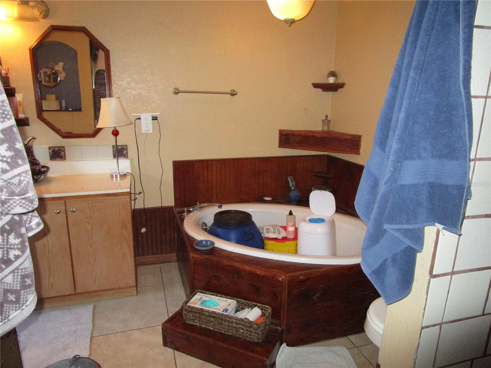 Image 28 of 62 For 17609 Bathurst Avenue