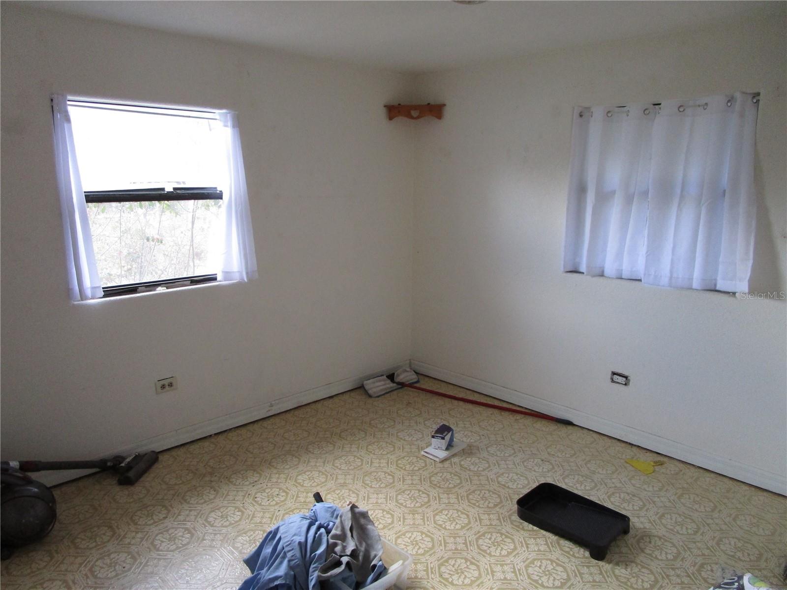 Image 33 of 62 For 17609 Bathurst Avenue