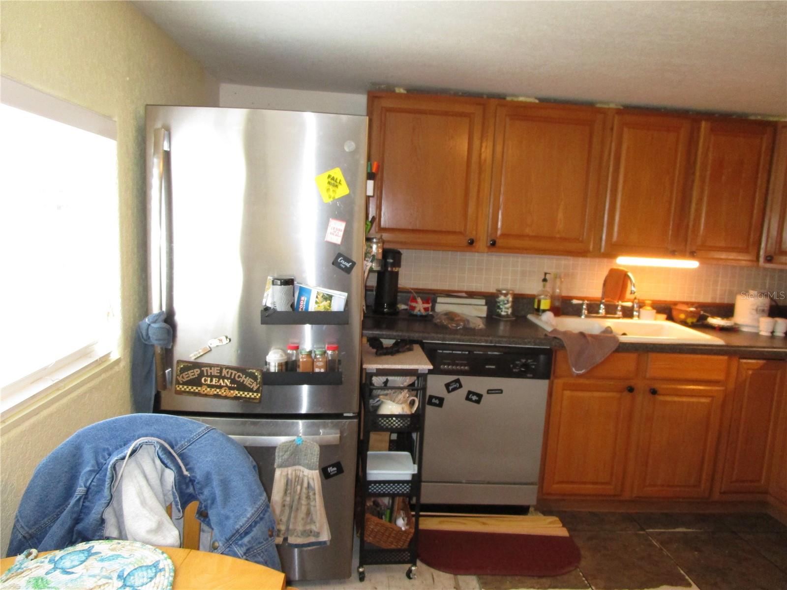 Image 4 of 62 For 17609 Bathurst Avenue