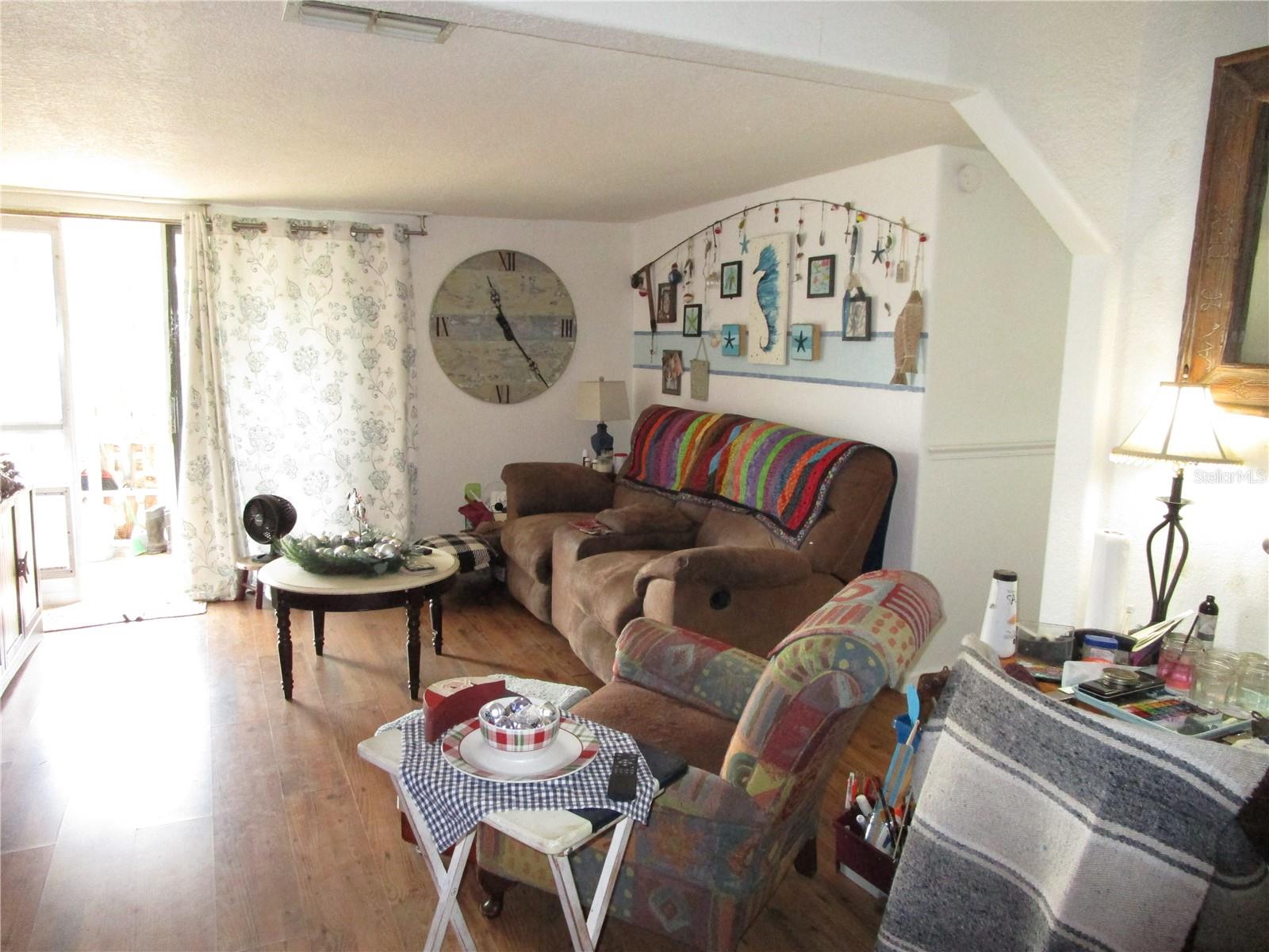 Image 9 of 62 For 17609 Bathurst Avenue