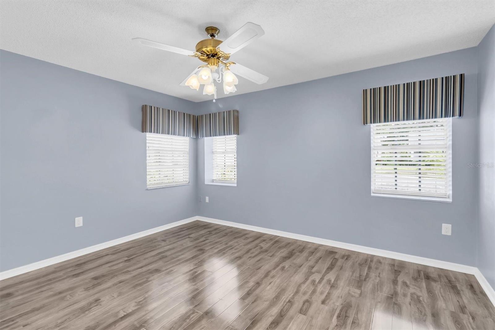 Image 14 of 30 For 4745 Vicksburg Court