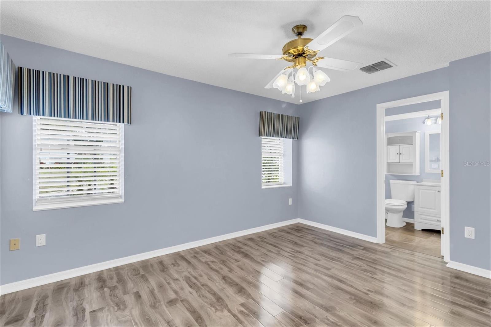 Image 15 of 30 For 4745 Vicksburg Court