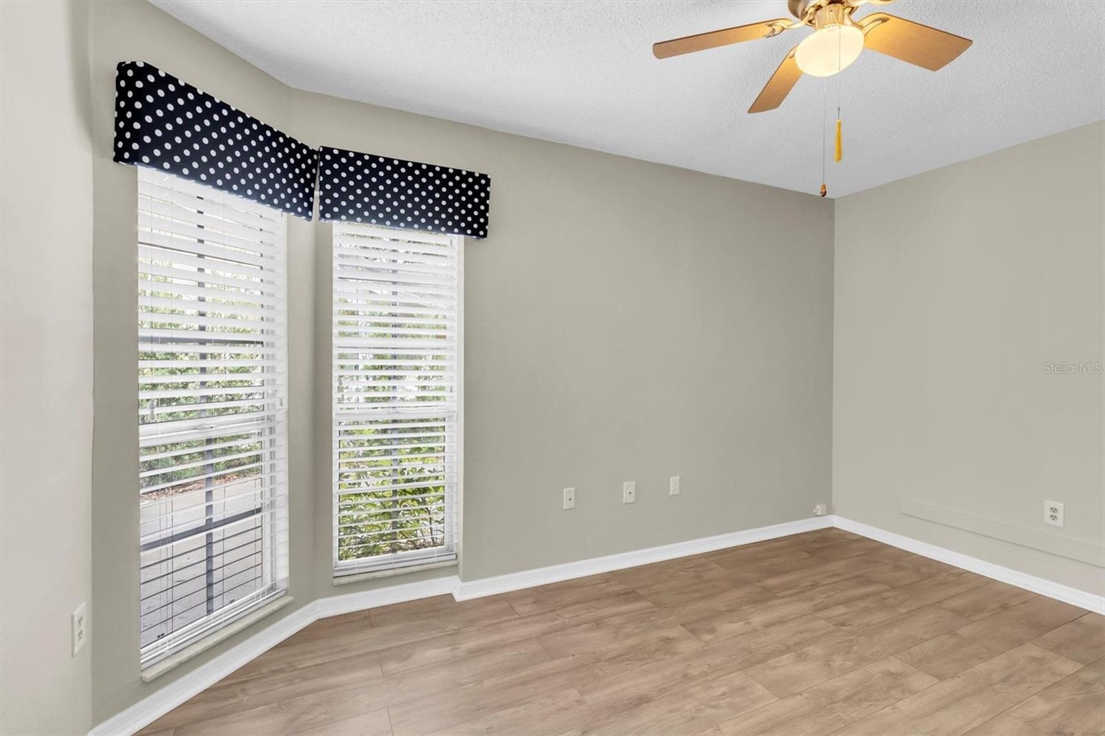 Image 19 of 30 For 4745 Vicksburg Court