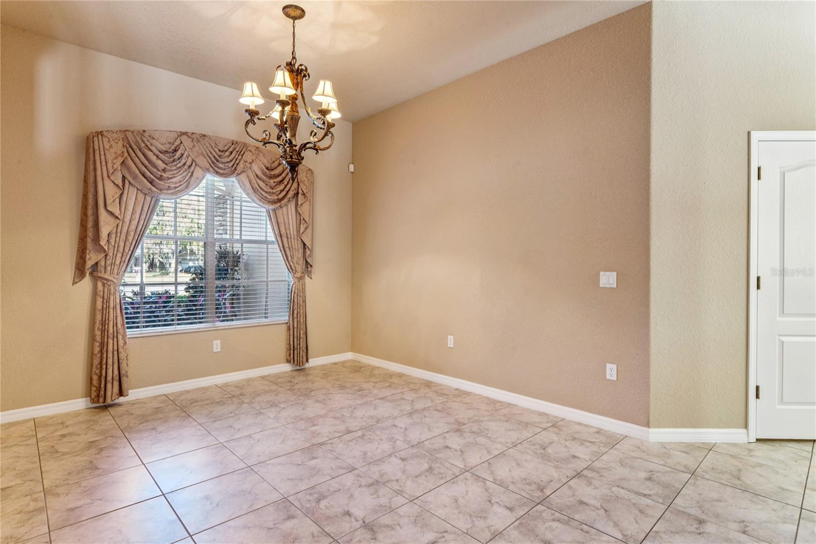 Image 30 of 95 For 6034 Wooden Street