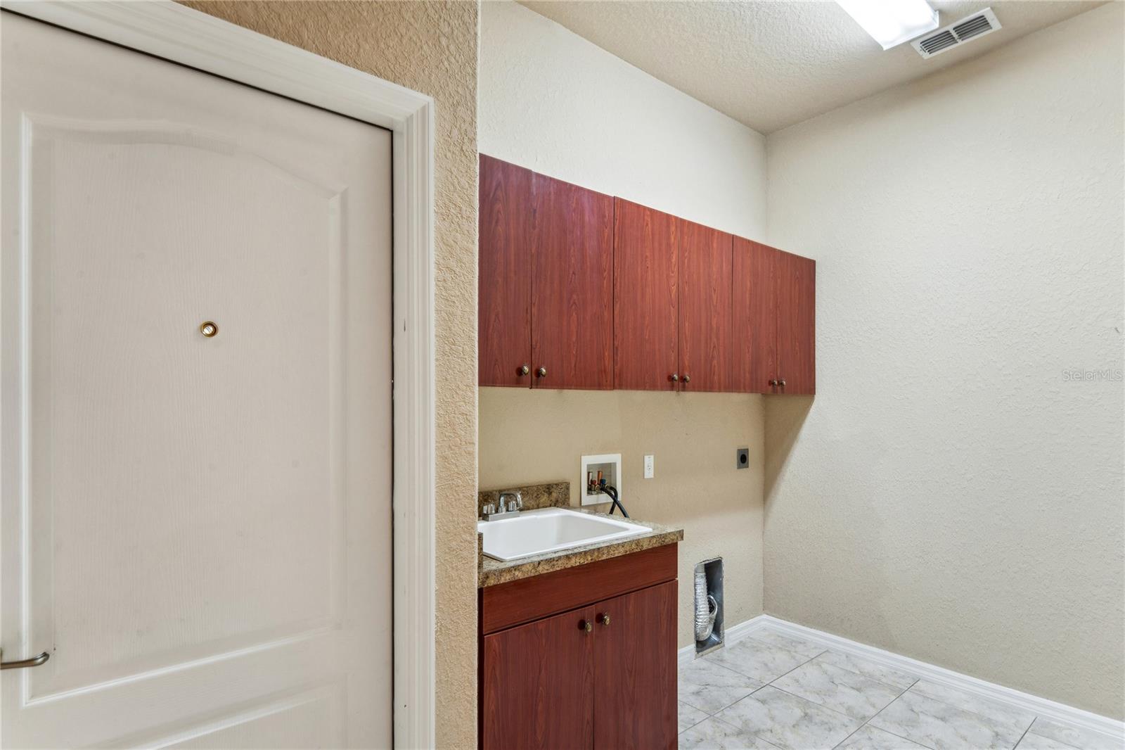 Image 84 of 95 For 6034 Wooden Street