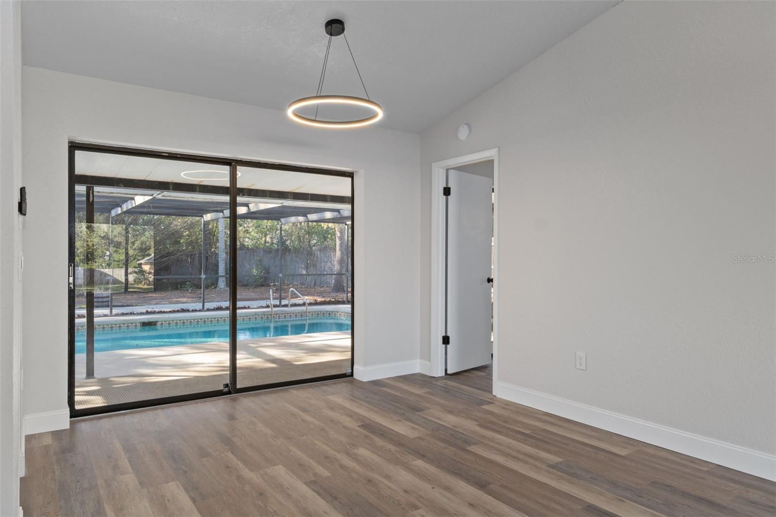 Listing photo id 8 for 11272 Portsmouth Street