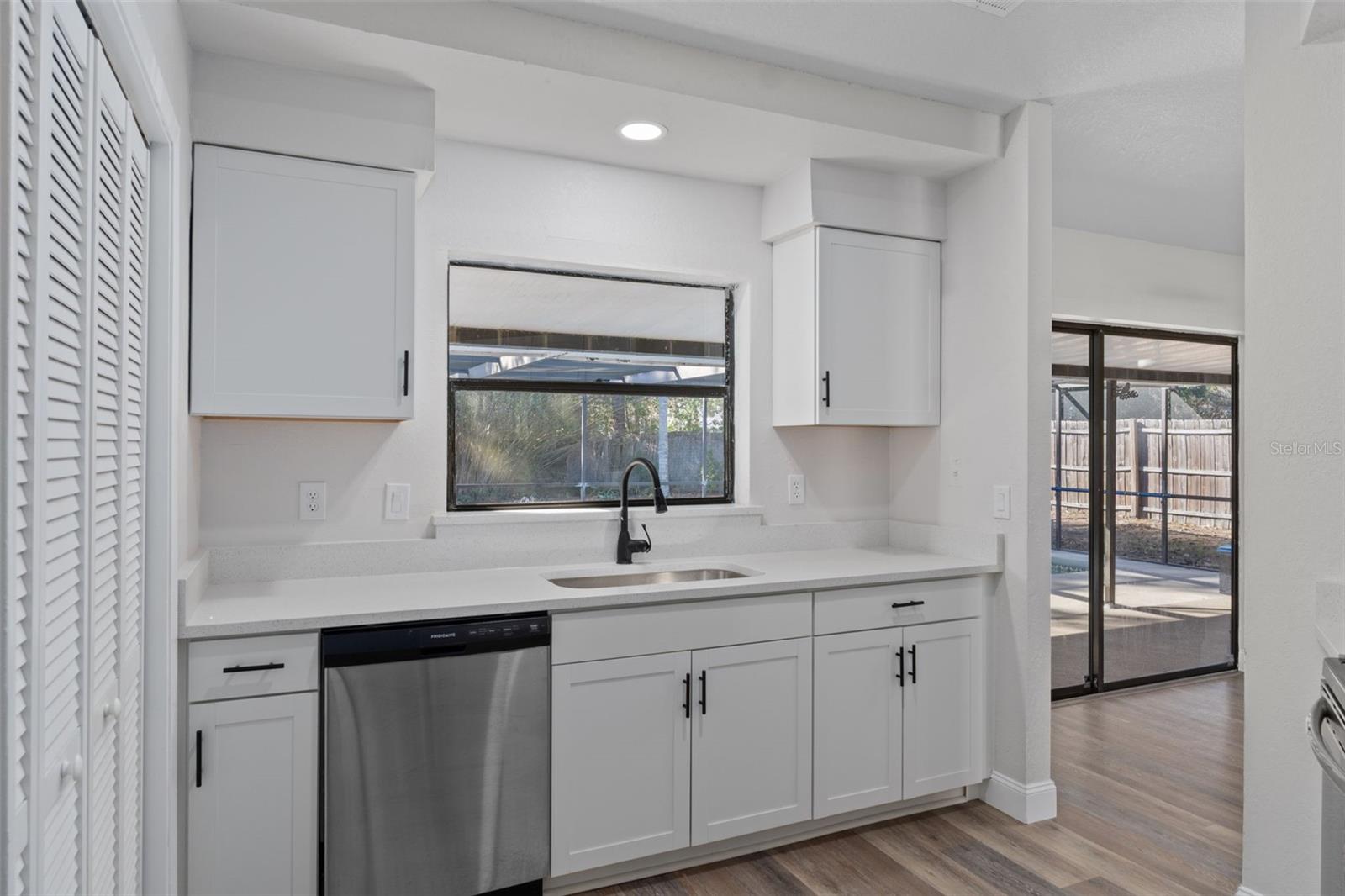 Listing photo id 10 for 11272 Portsmouth Street