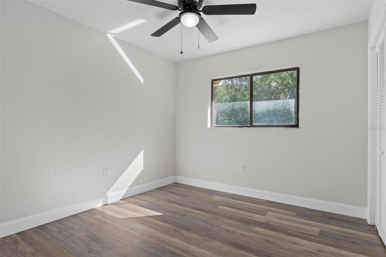 Listing photo id 25 for 11272 Portsmouth Street