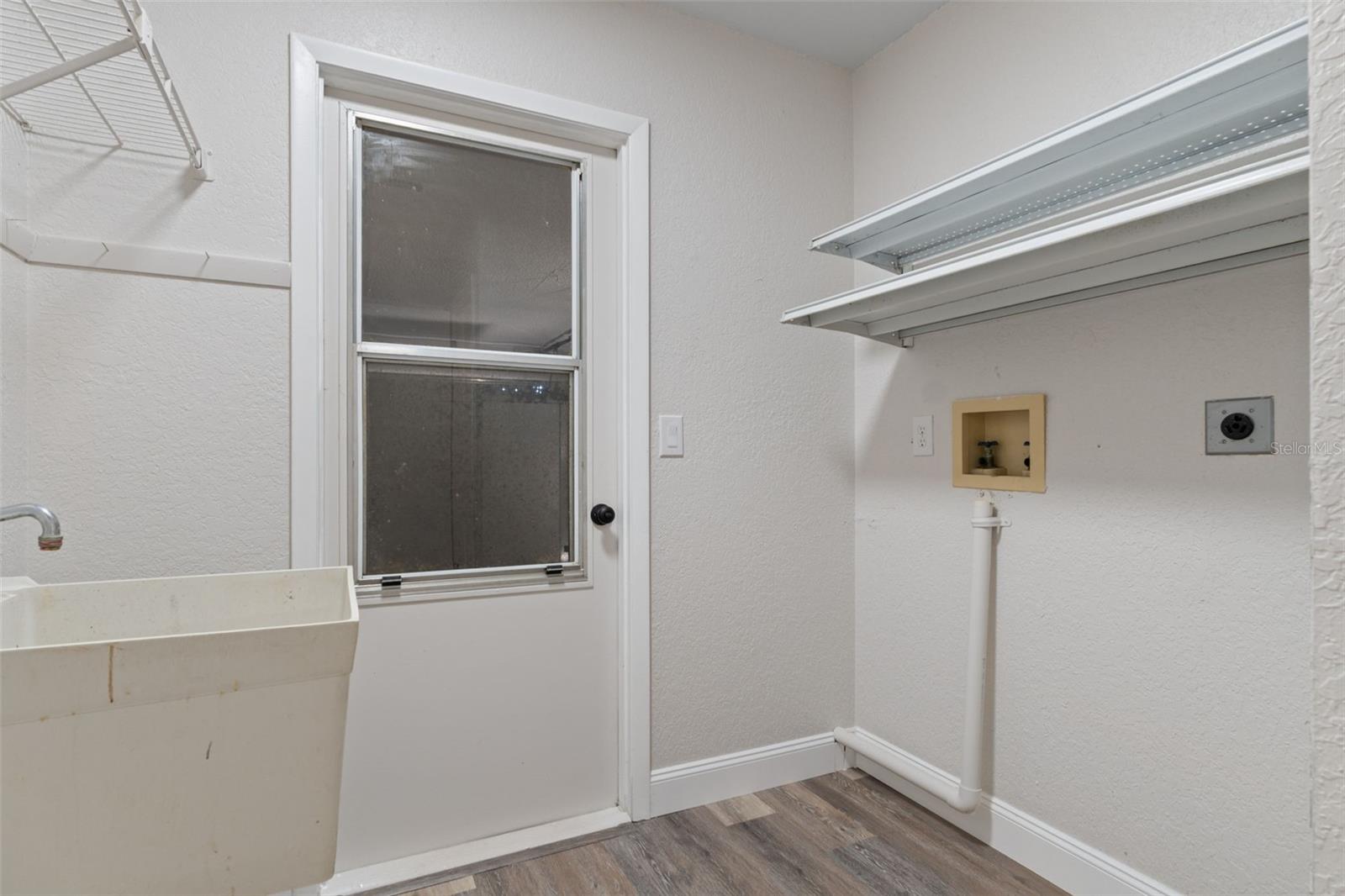 Listing photo id 27 for 11272 Portsmouth Street