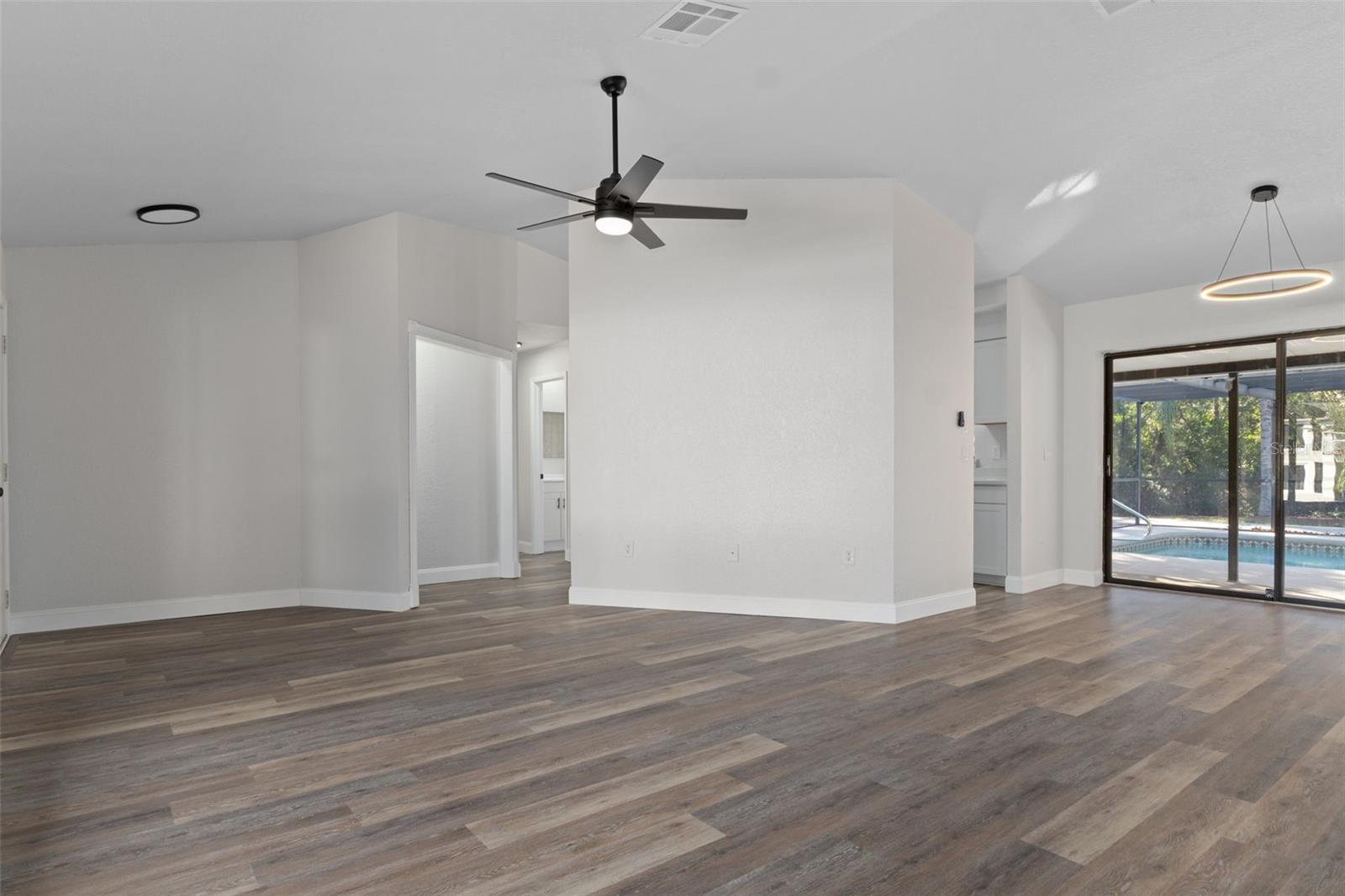 Listing photo id 5 for 11272 Portsmouth Street