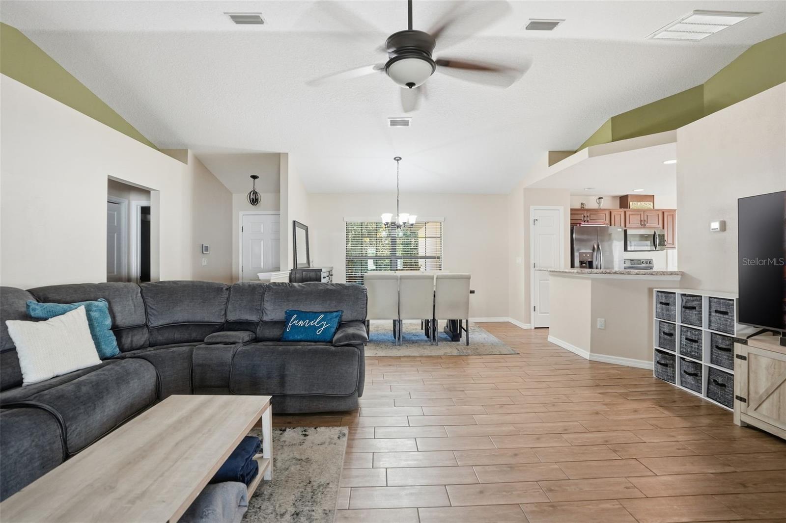 Image 17 of 44 For 840 Laurelridge Court