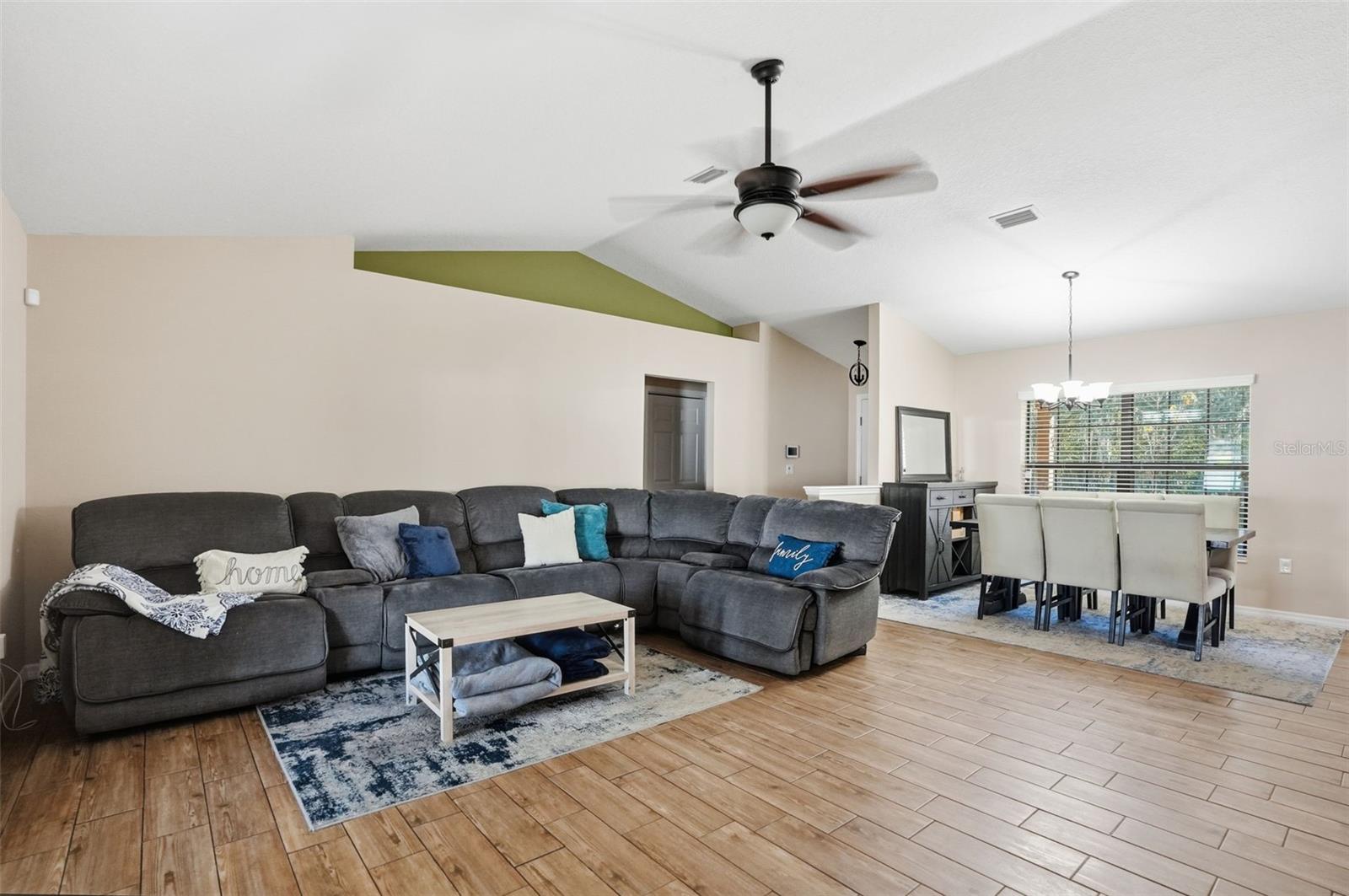 Image 18 of 44 For 840 Laurelridge Court