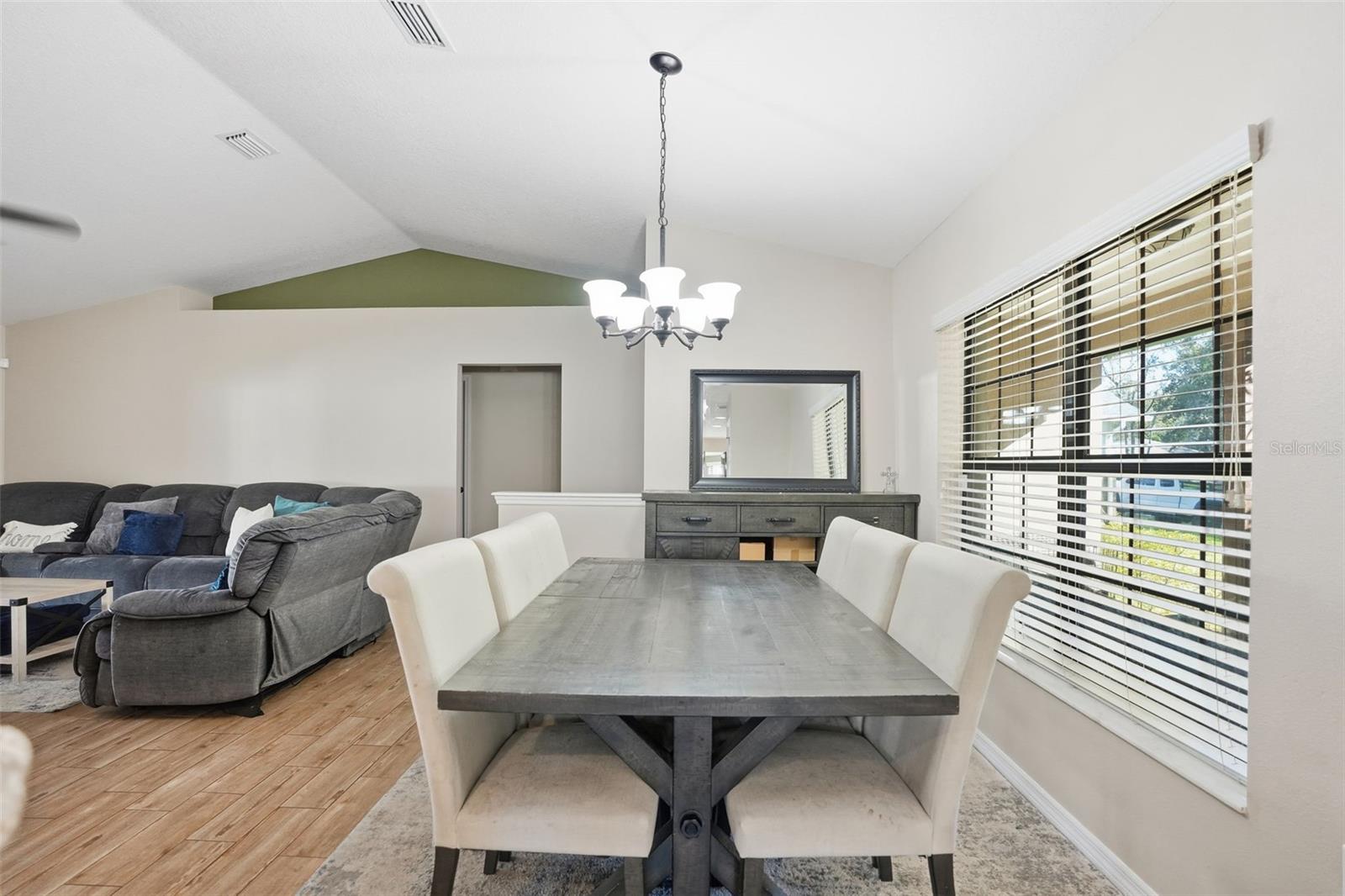 Image 7 of 44 For 840 Laurelridge Court